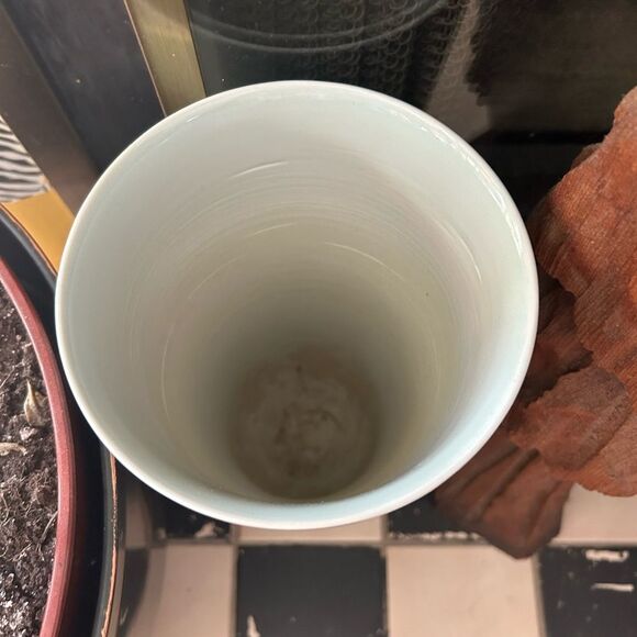 Vintage Chinese ceramic lotus vase in blue and white home - Picture 3 of 11